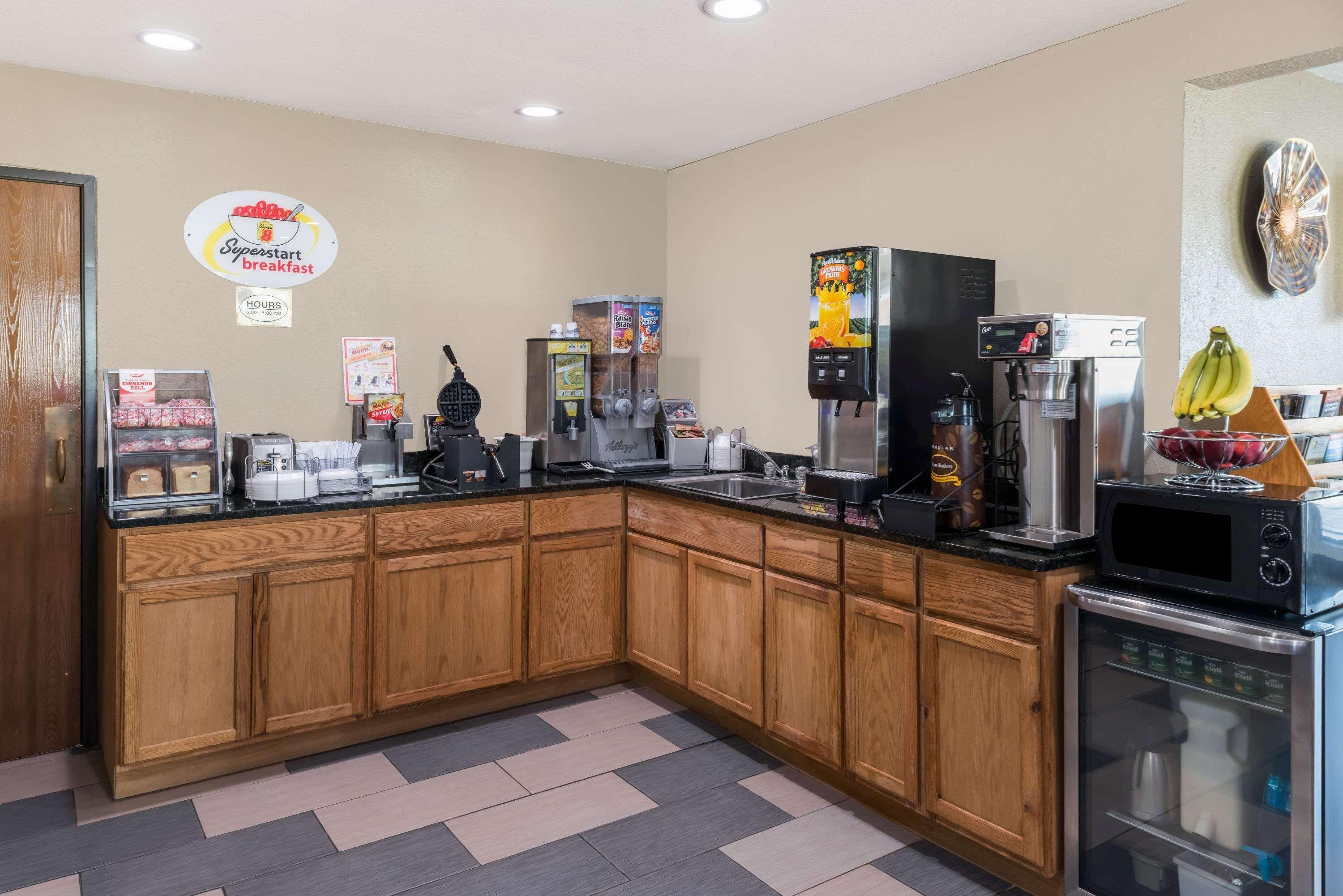 Super 8 By Wyndham Okawville Esterno foto