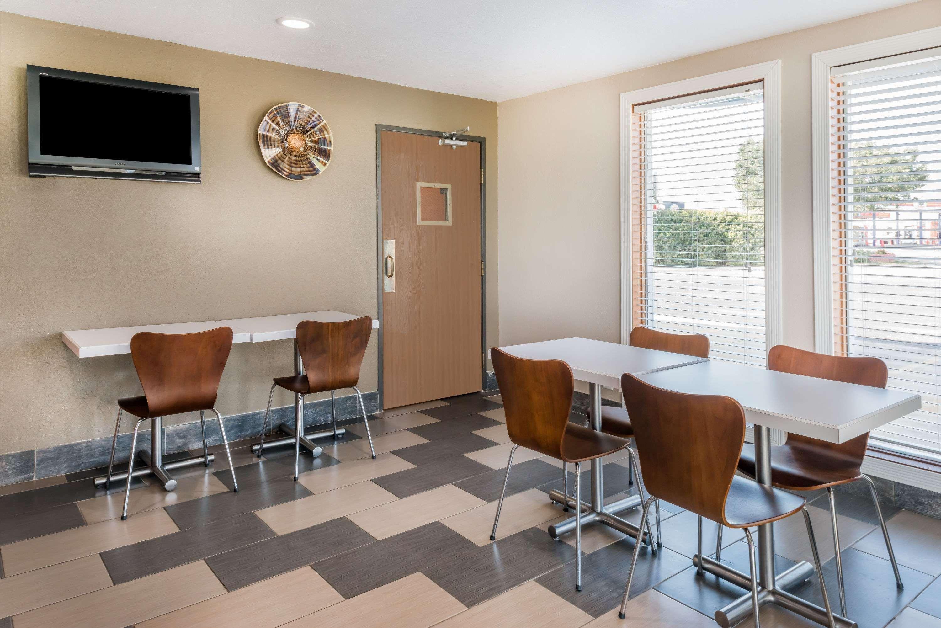 Super 8 By Wyndham Okawville Esterno foto