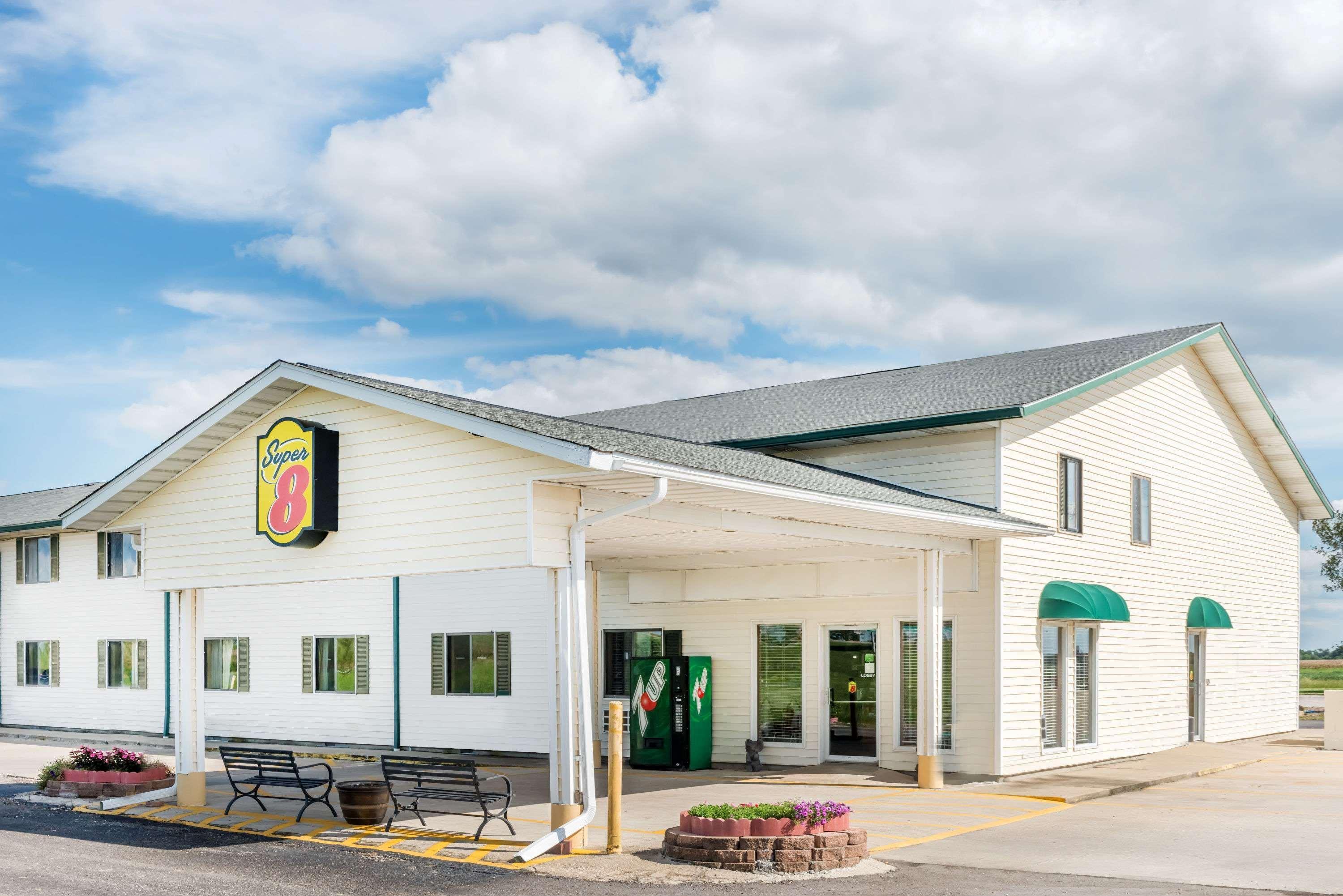 Super 8 By Wyndham Okawville Esterno foto