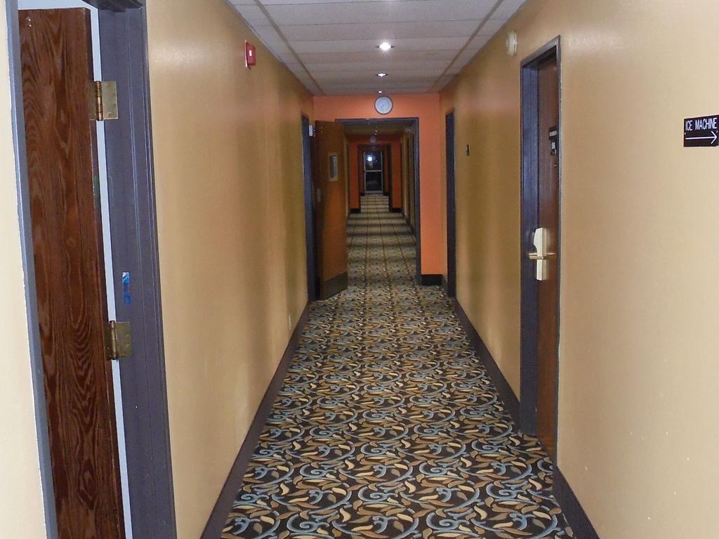 Super 8 By Wyndham Okawville Esterno foto