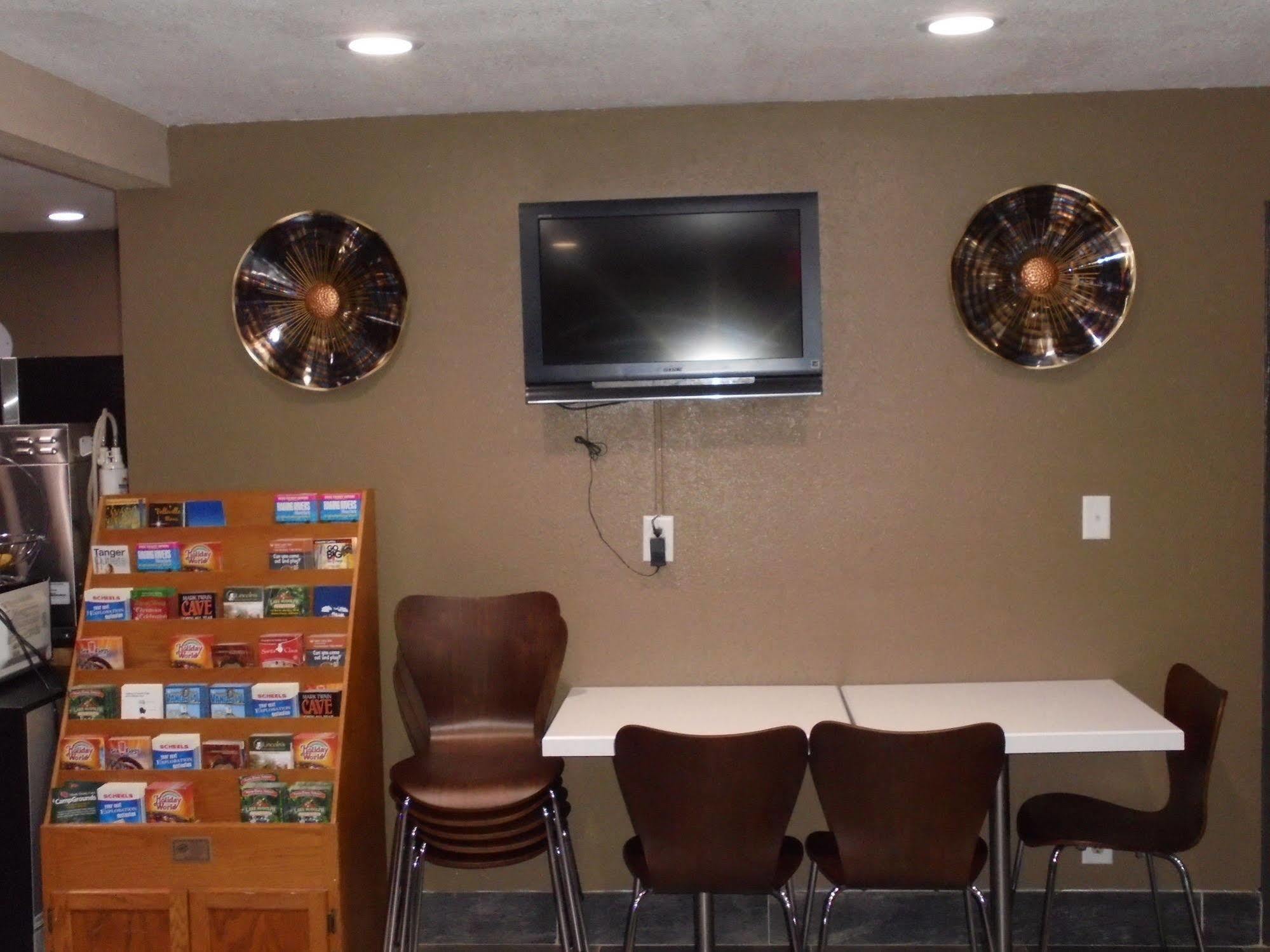 Super 8 By Wyndham Okawville Esterno foto