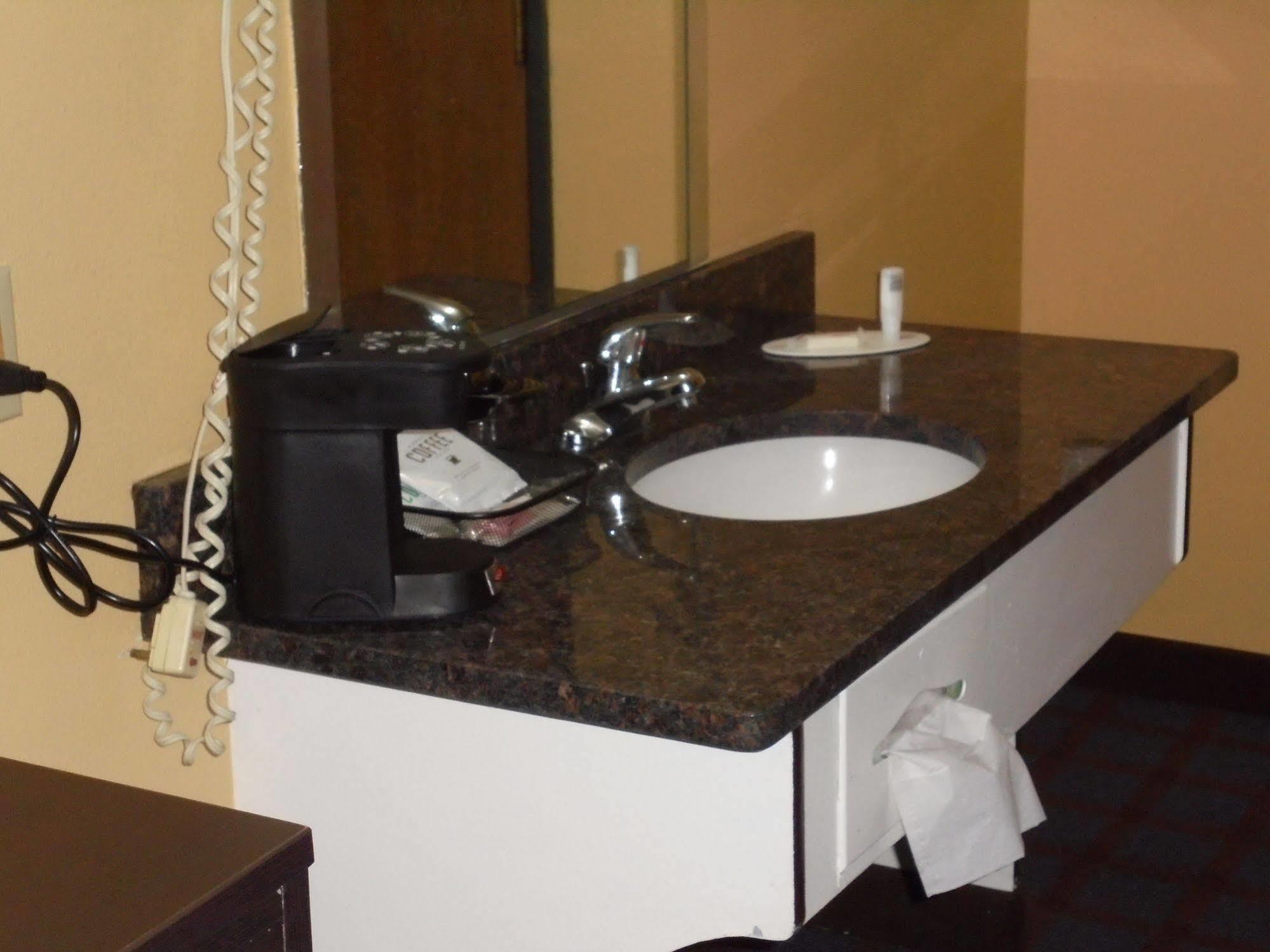 Super 8 By Wyndham Okawville Esterno foto